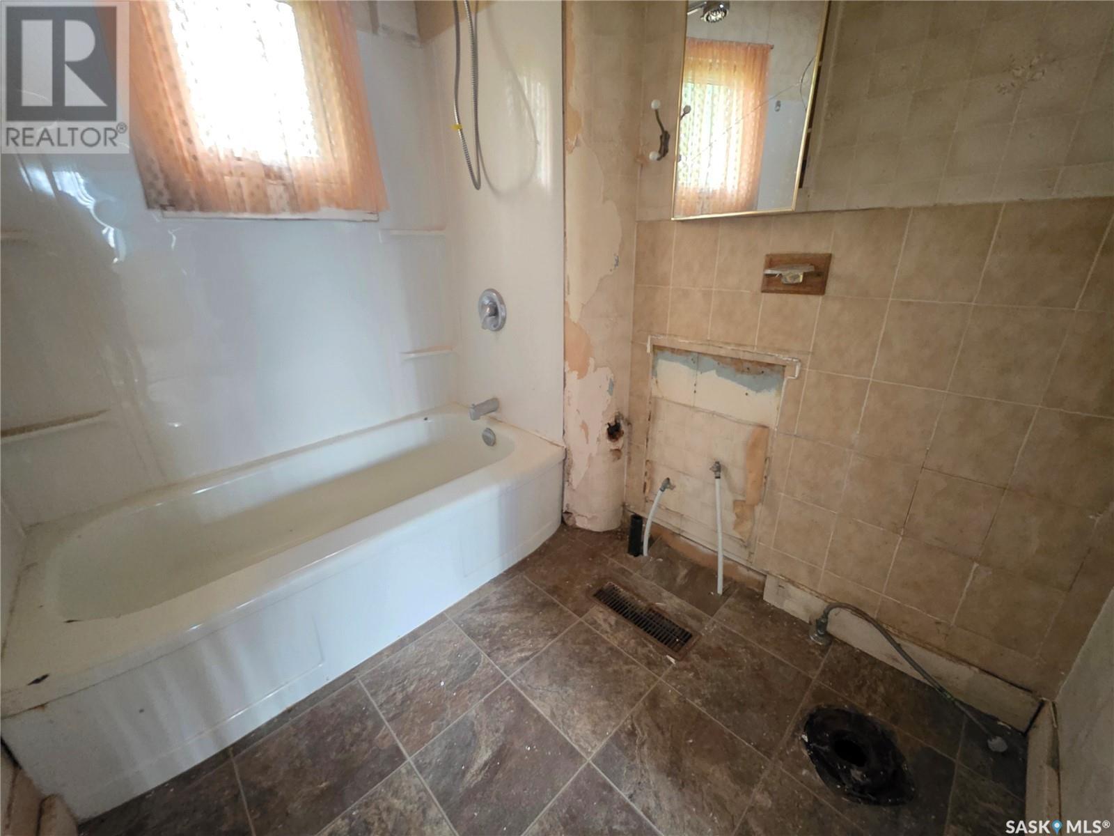 Single Family House Bungalow for Sale in  rd AVENUE NW Swift Current 