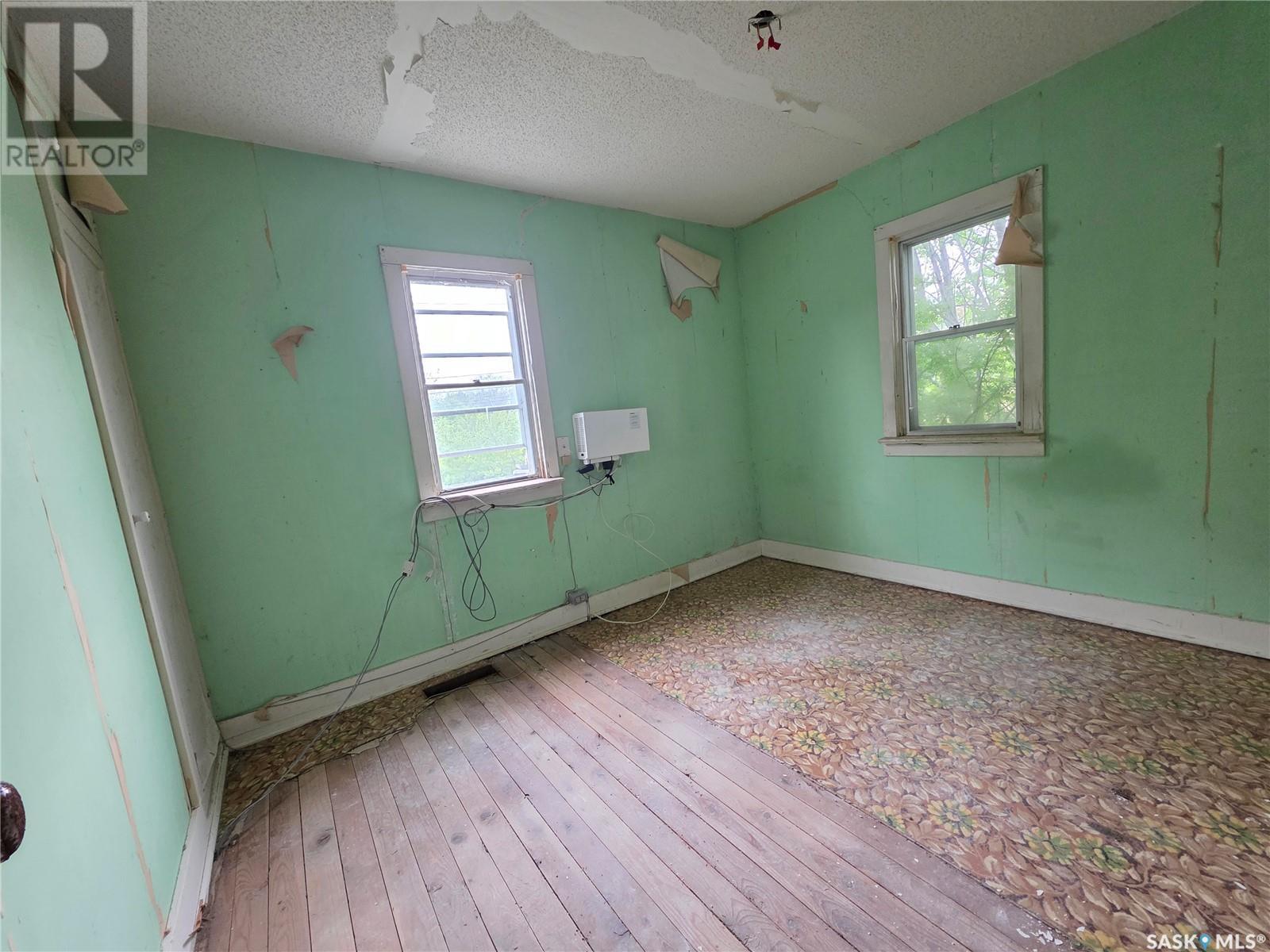 Single Family House Bungalow for Sale in  rd AVENUE NW Swift Current 