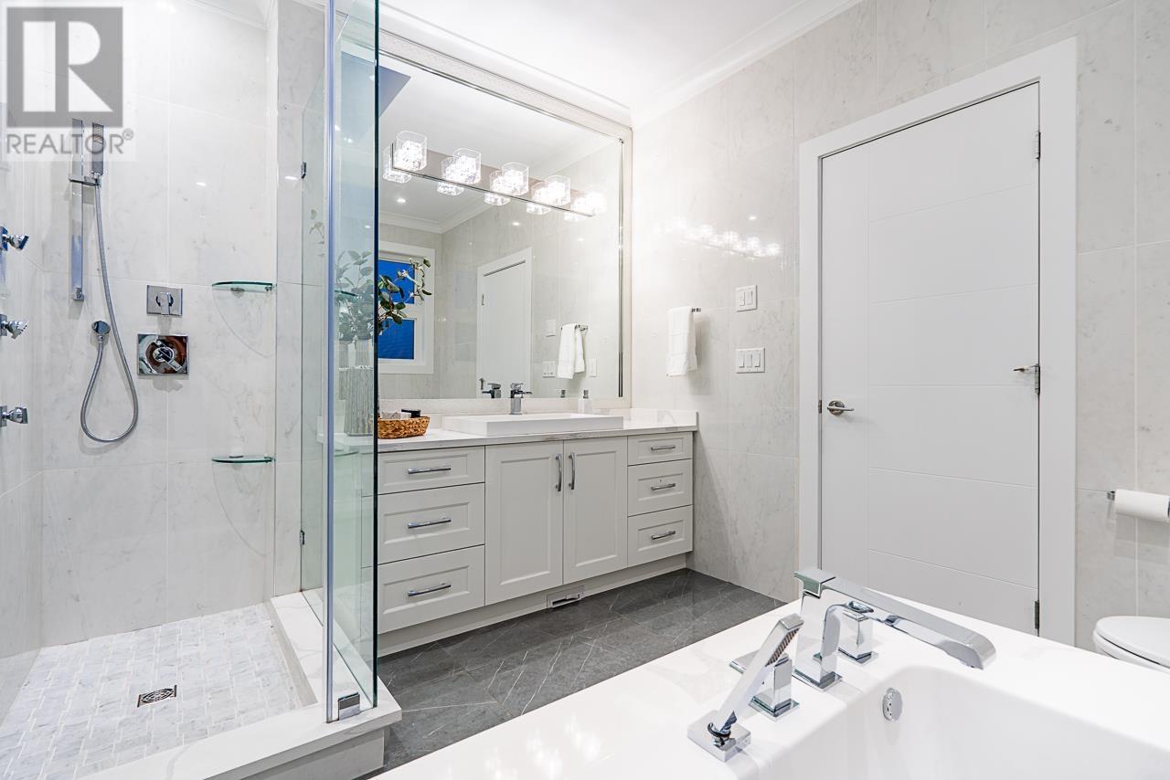 Photo 27 of 8433 10th Avenue, Burnaby BC