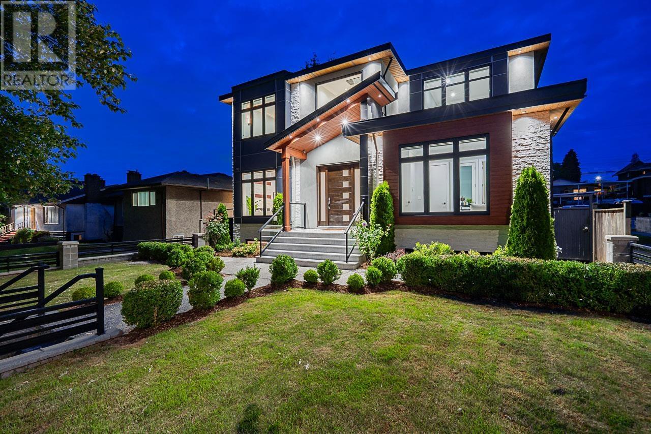Photo 1 of 8433 10th Avenue, Burnaby BC