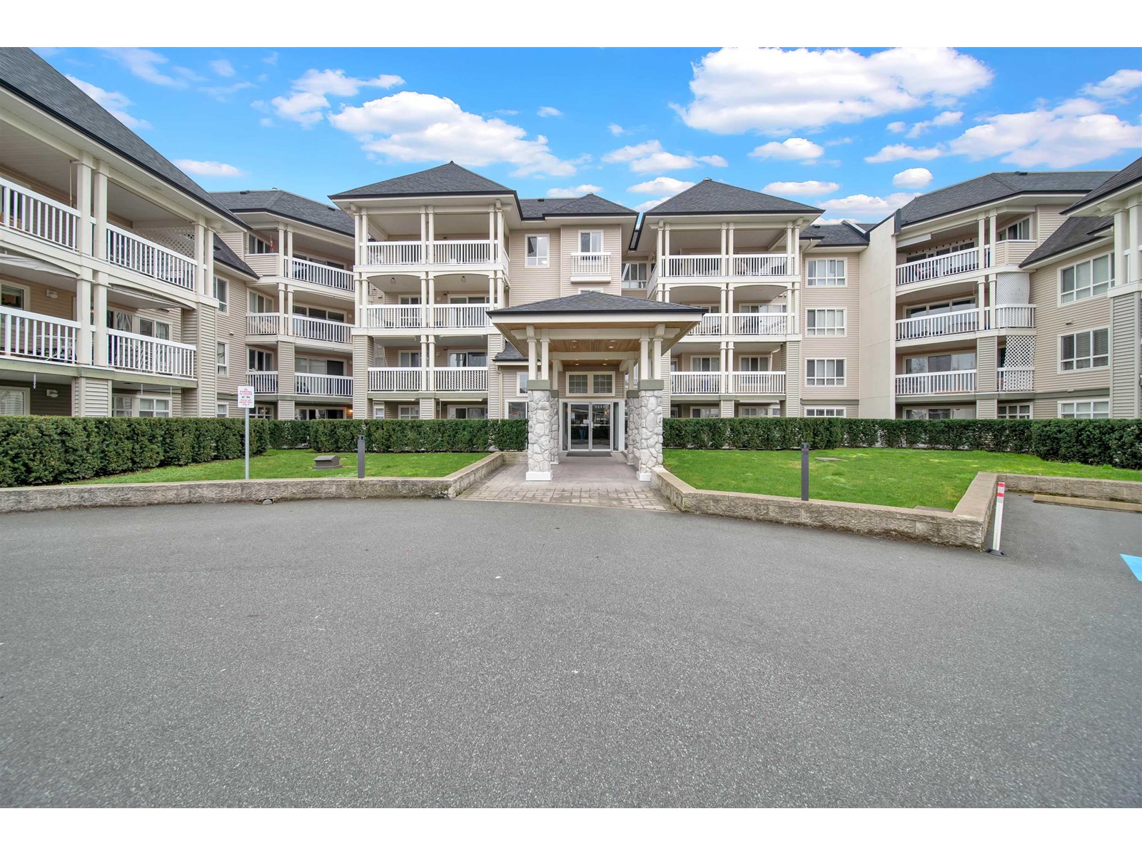 Photo 3 of 111 22022 49 Avenue Avenue, Langley BC