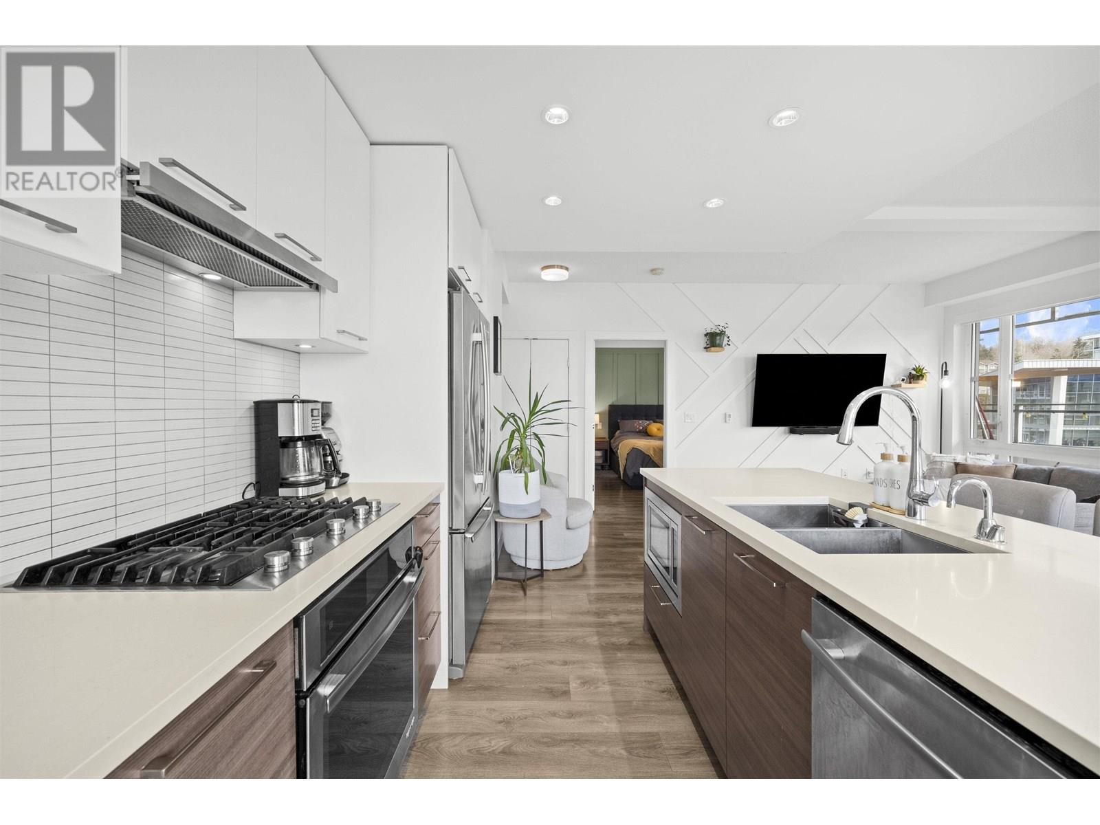 Photo 7 of 615 3488 Sawmill Crescent, Vancouver BC