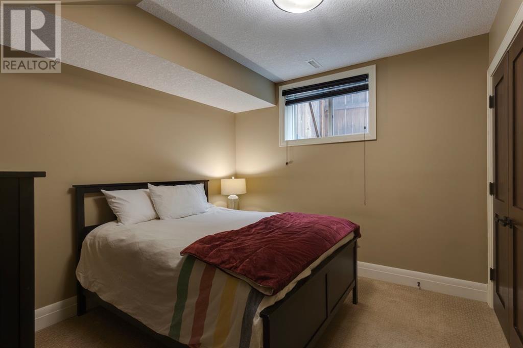 Single Family House for Sale in   Avenue NW St Andrews Heights Calgary 
