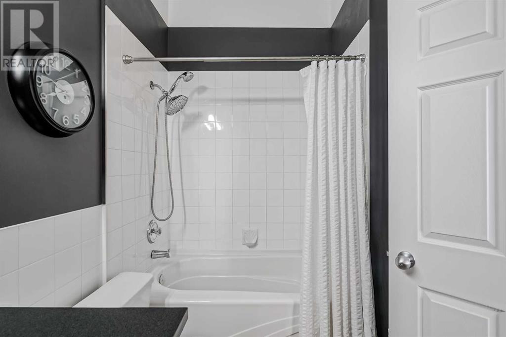 Single Family House Loft for Sale in   Glamis Drive Glamorgan Calgary 