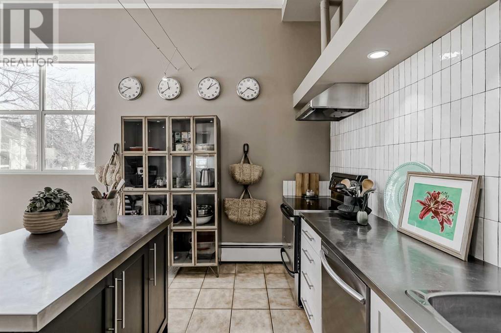 Single Family House Loft for Sale in   Glamis Drive Glamorgan Calgary 