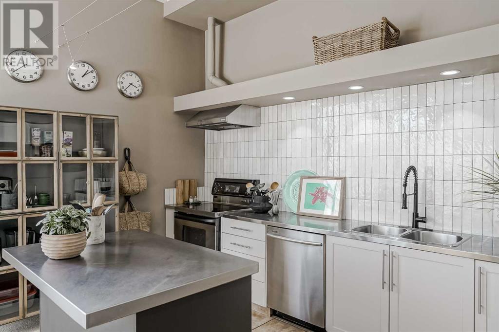 Single Family House Loft for Sale in   Glamis Drive Glamorgan Calgary 