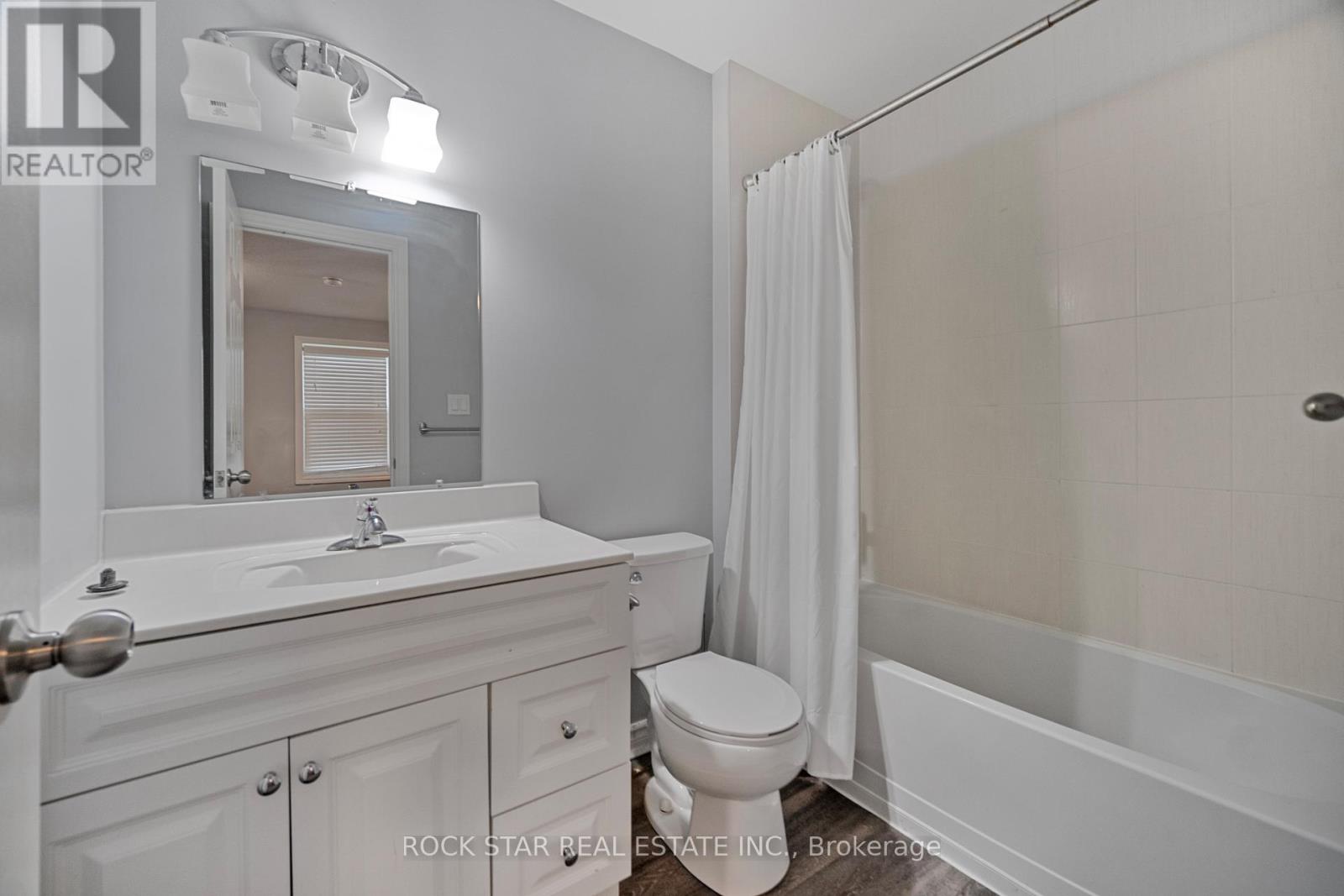 Photo 19 of 222 Rathnally Street, London North ON