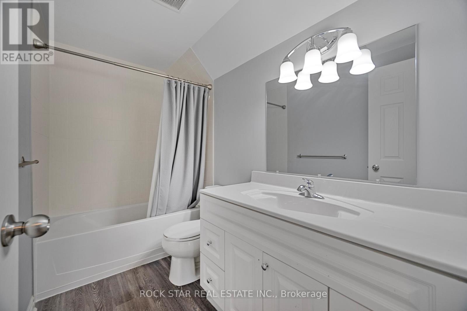 Photo 14 of 222 Rathnally Street, London North ON