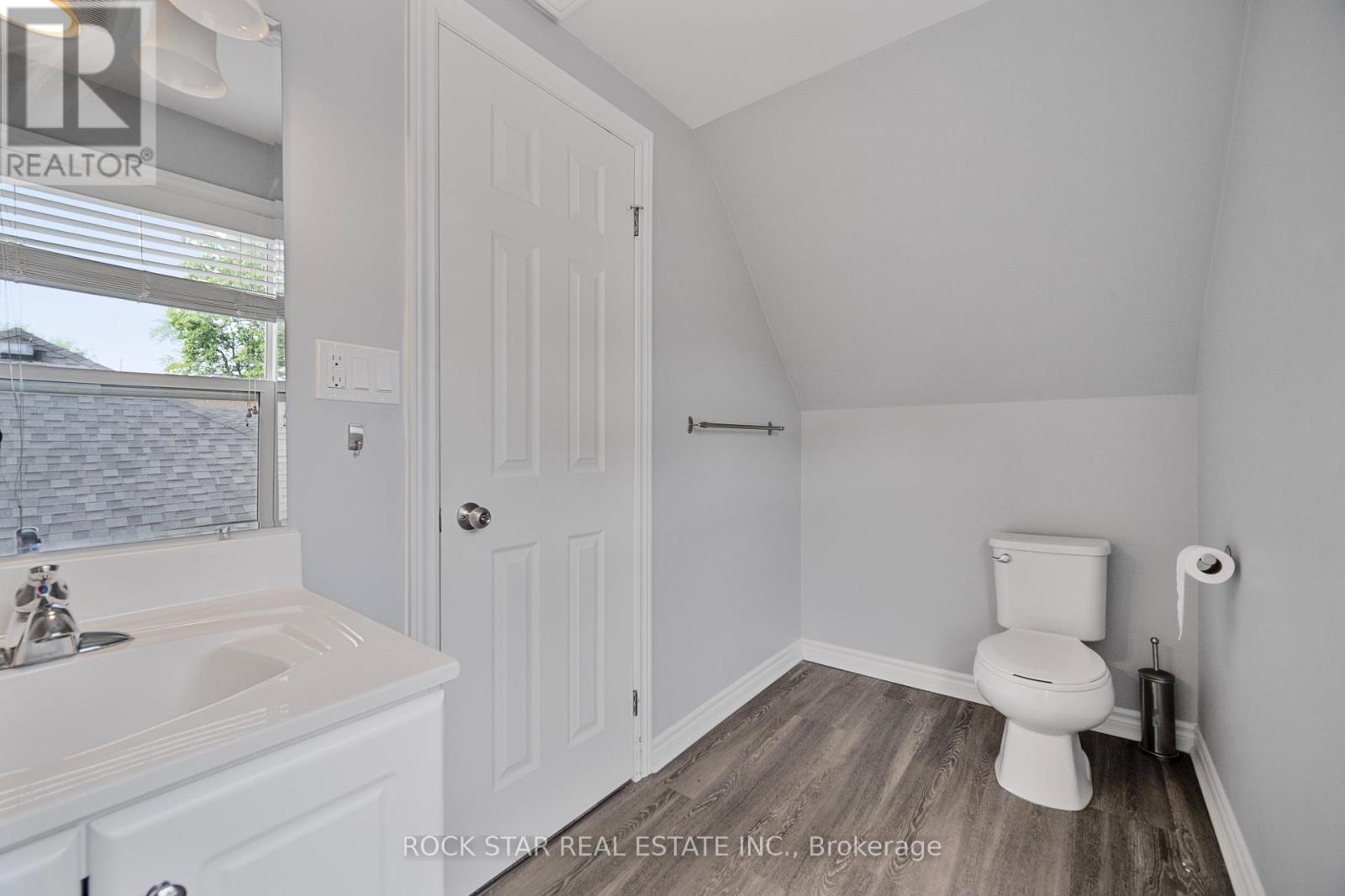 Photo 27 of 222 Rathnally Street, London North ON