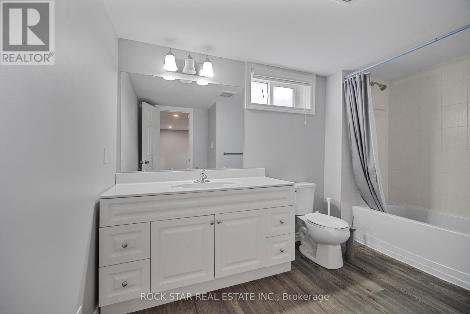 Photo 11 of 222 Rathnally Street, London North ON