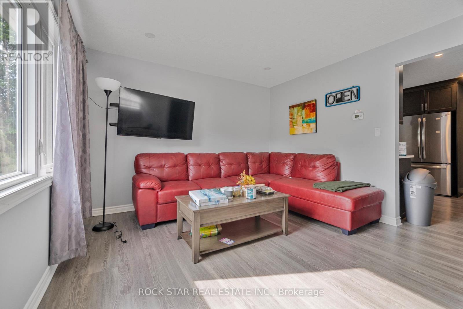 Photo 20 of 222 Rathnally Street, London North ON