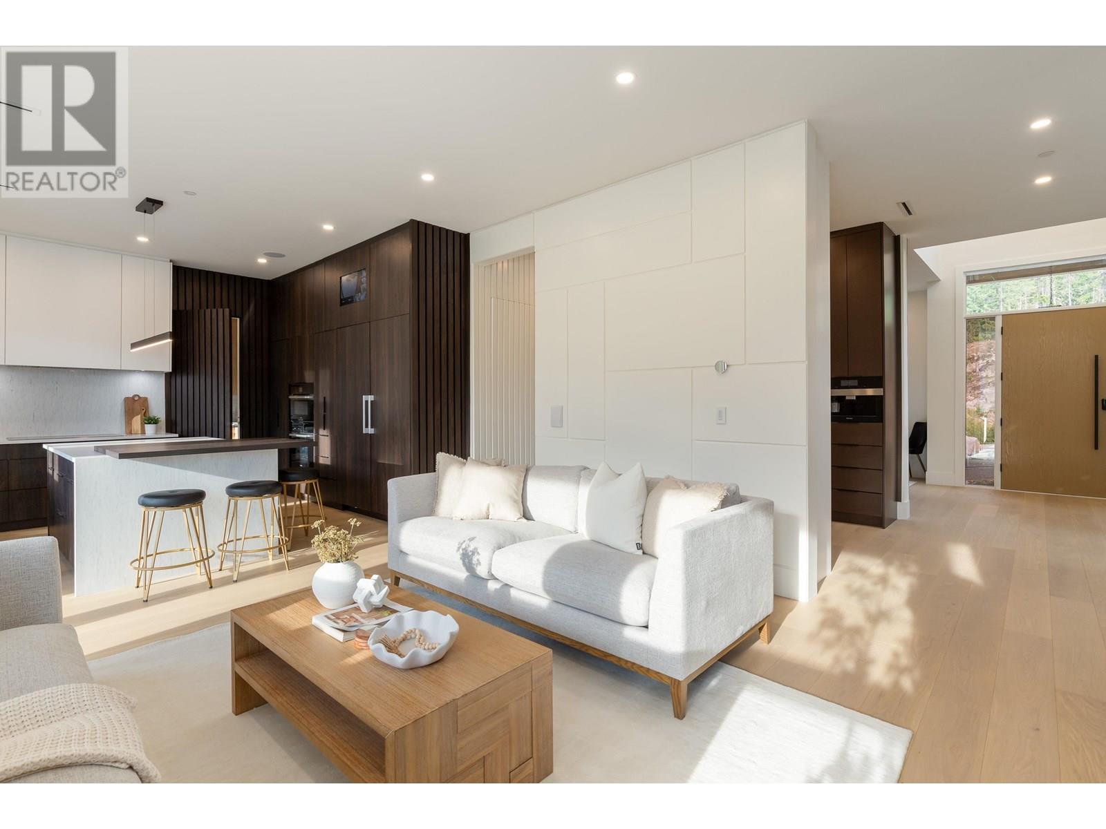 9361 WEDGEMOUNT PLATEAU DRIVE, Whistler