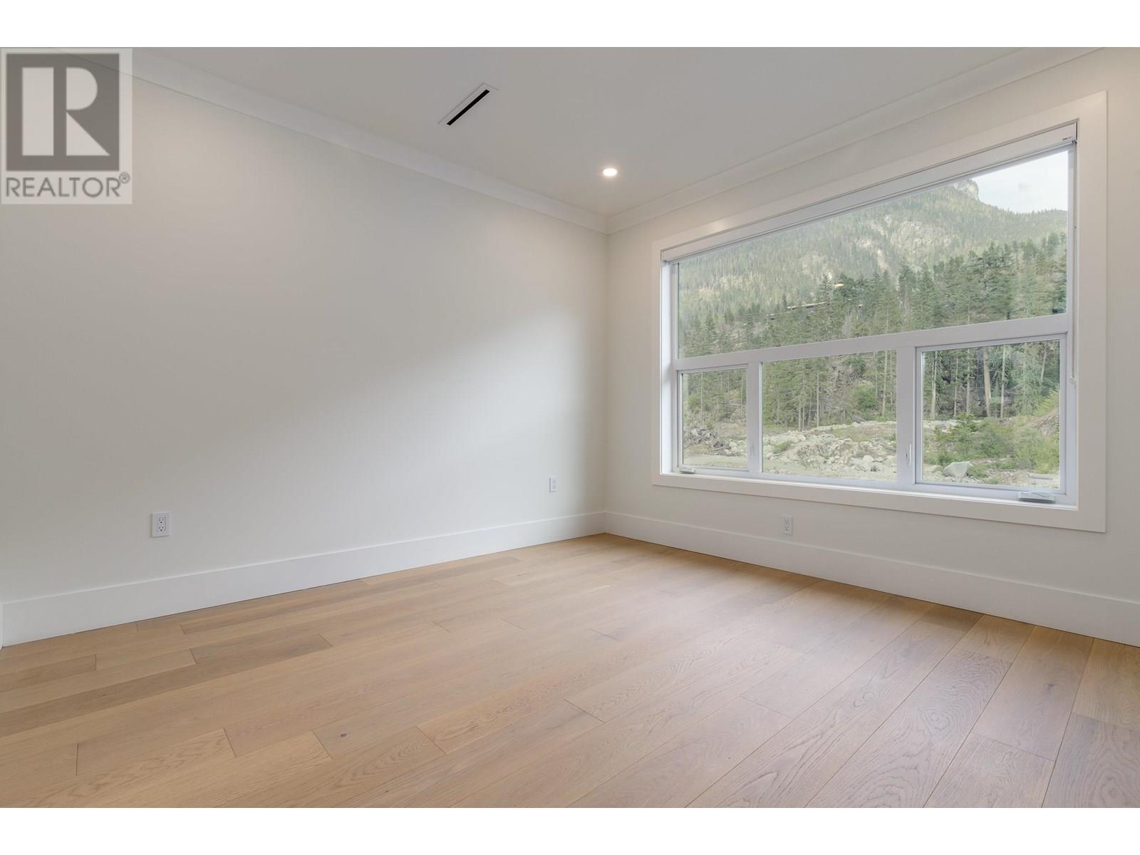 9361 WEDGEMOUNT PLATEAU DRIVE, Whistler