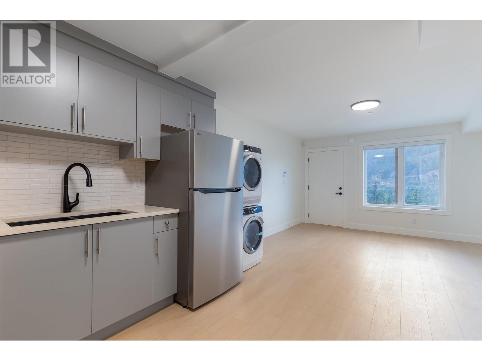 9361 WEDGEMOUNT PLATEAU DRIVE, Whistler