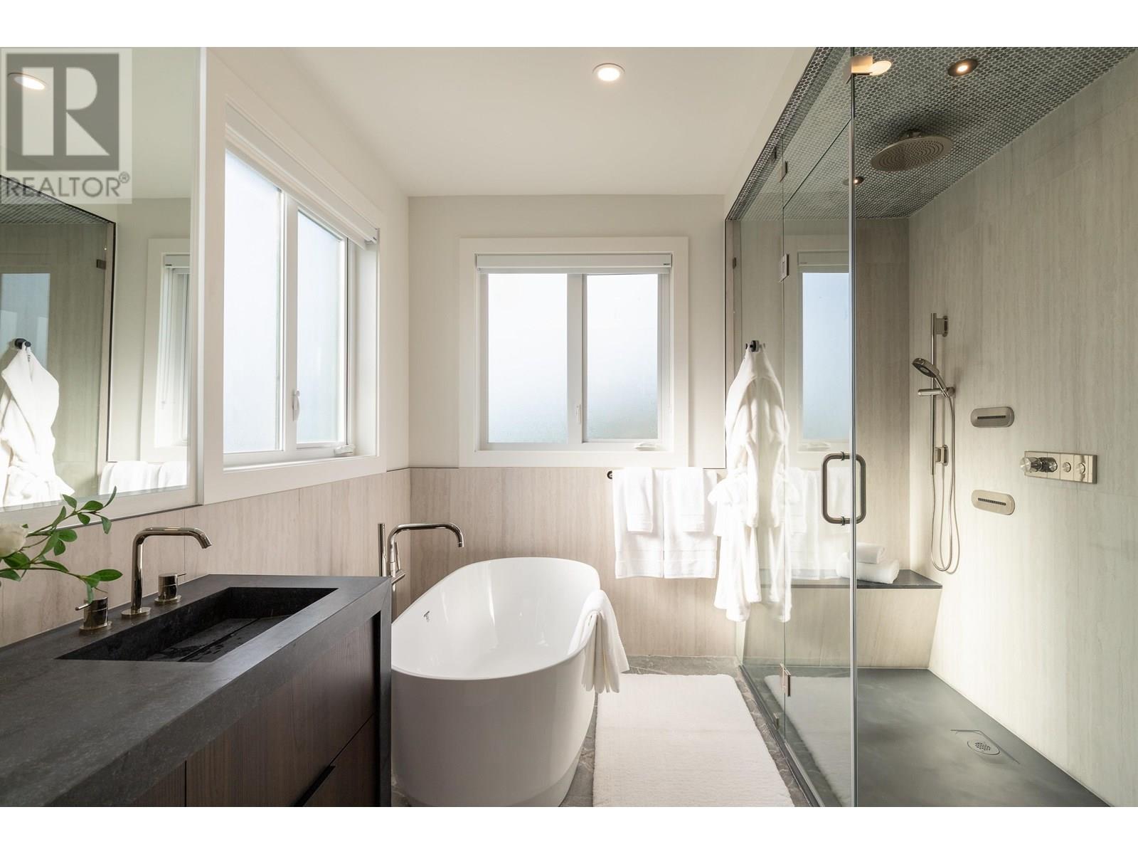 9361 WEDGEMOUNT PLATEAU DRIVE, Whistler