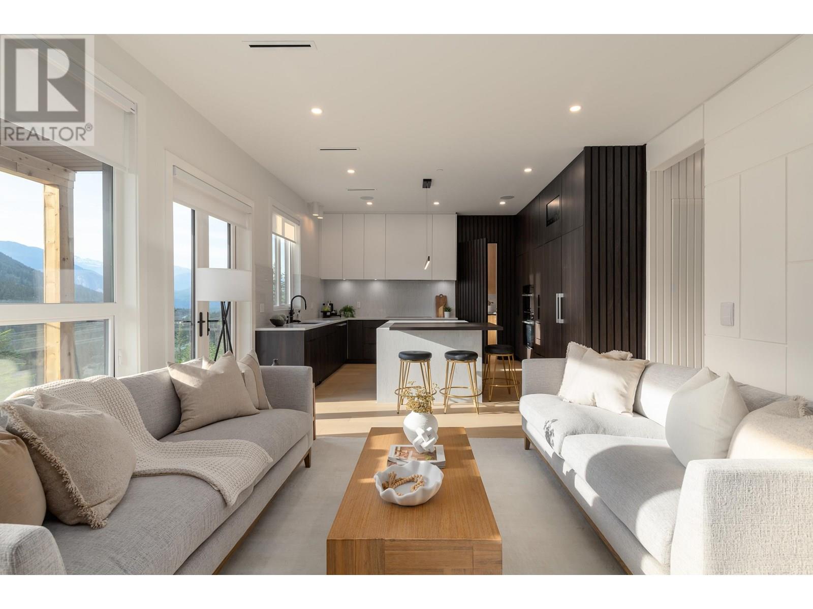 9361 WEDGEMOUNT PLATEAU DRIVE, Whistler