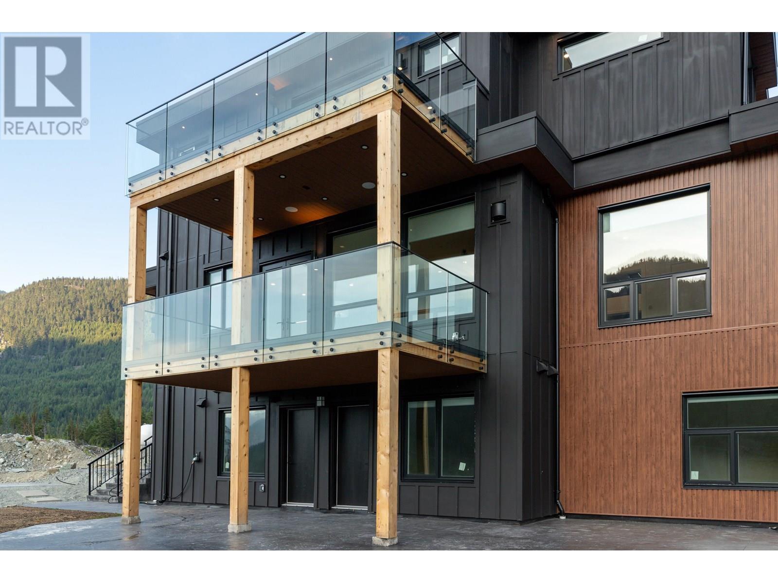 9361 WEDGEMOUNT PLATEAU DRIVE, Whistler