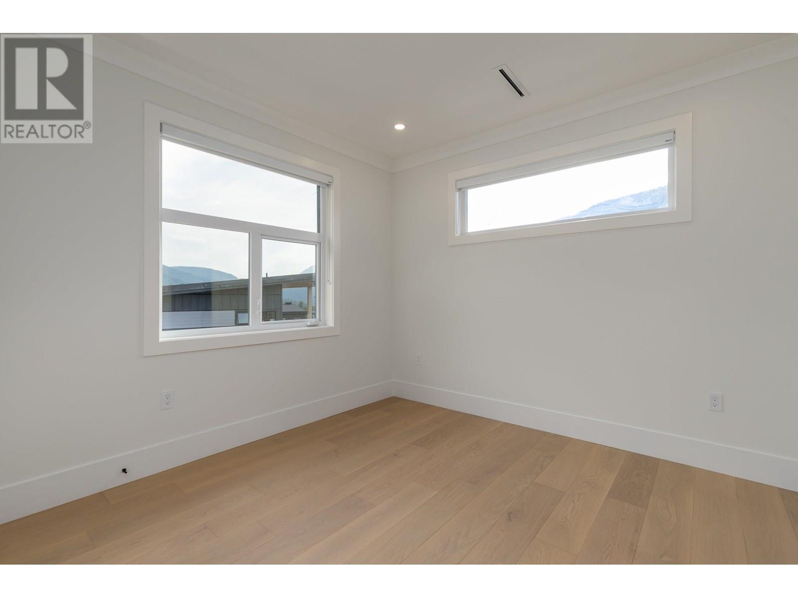 9361 WEDGEMOUNT PLATEAU DRIVE, Whistler