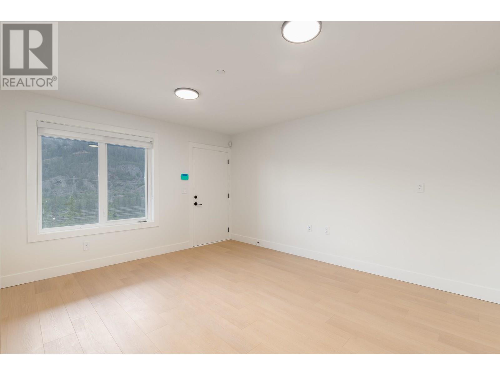 9361 WEDGEMOUNT PLATEAU DRIVE, Whistler