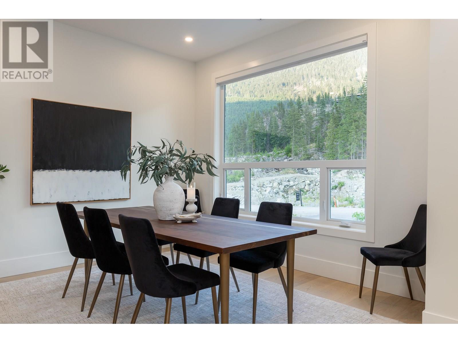 9361 WEDGEMOUNT PLATEAU DRIVE, Whistler