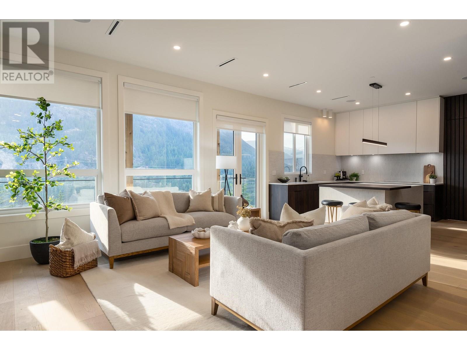 9361 WEDGEMOUNT PLATEAU DRIVE, Whistler