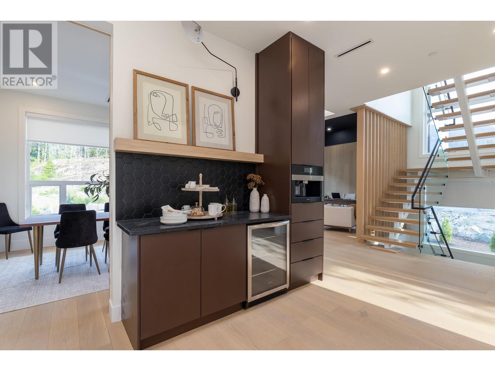 9361 WEDGEMOUNT PLATEAU DRIVE, Whistler