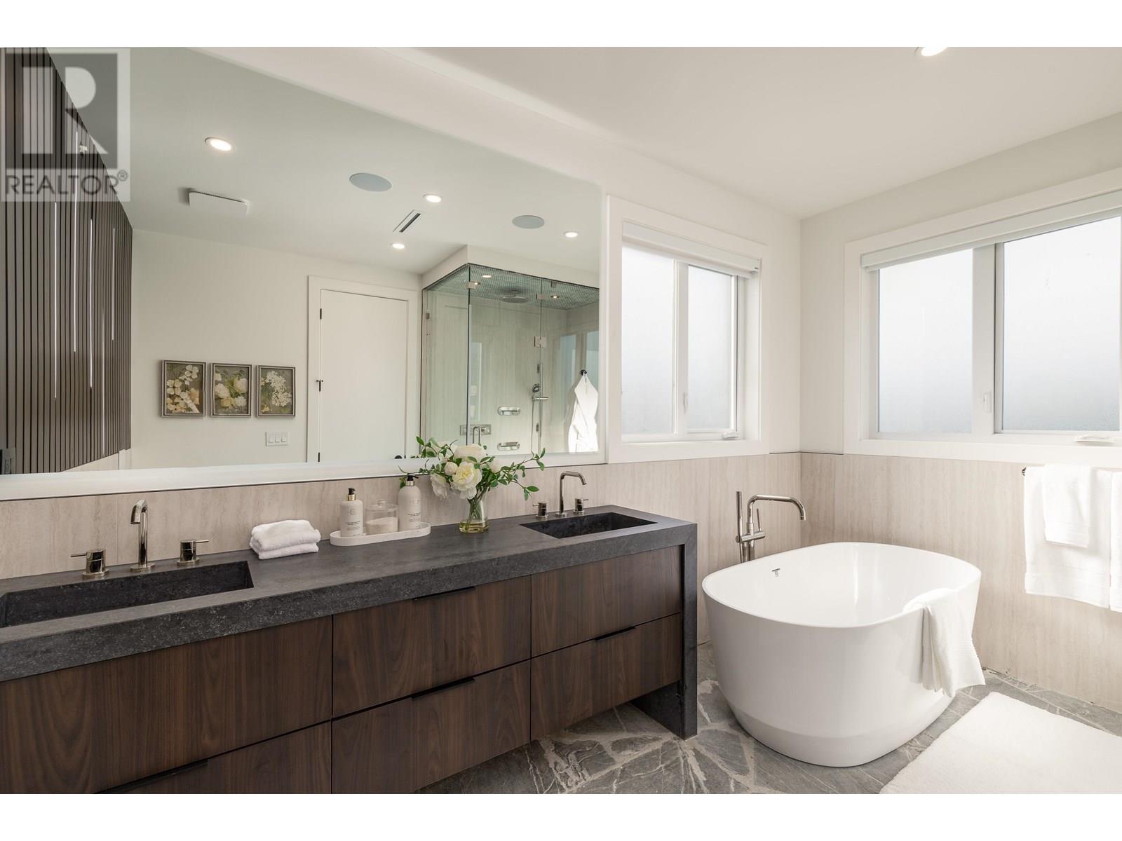 9361 WEDGEMOUNT PLATEAU DRIVE, Whistler