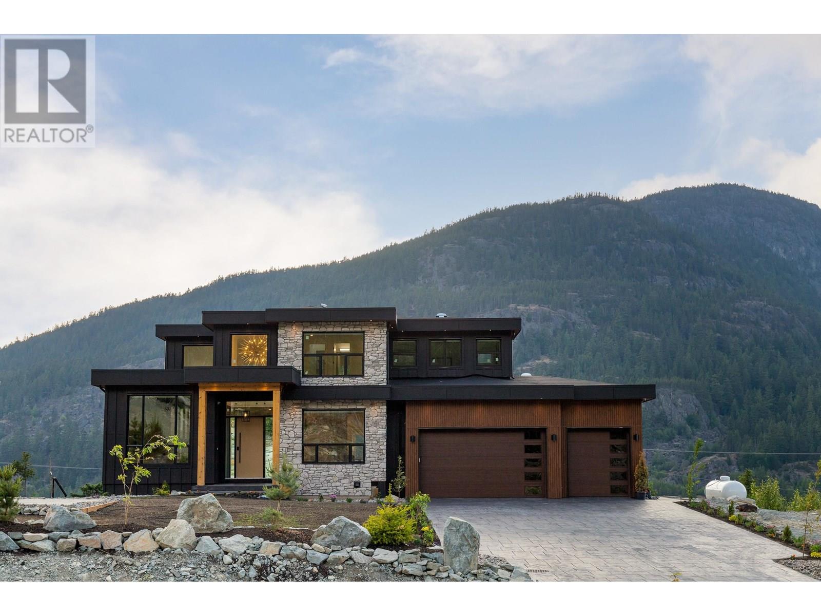 9361 WEDGEMOUNT PLATEAU DRIVE, Whistler