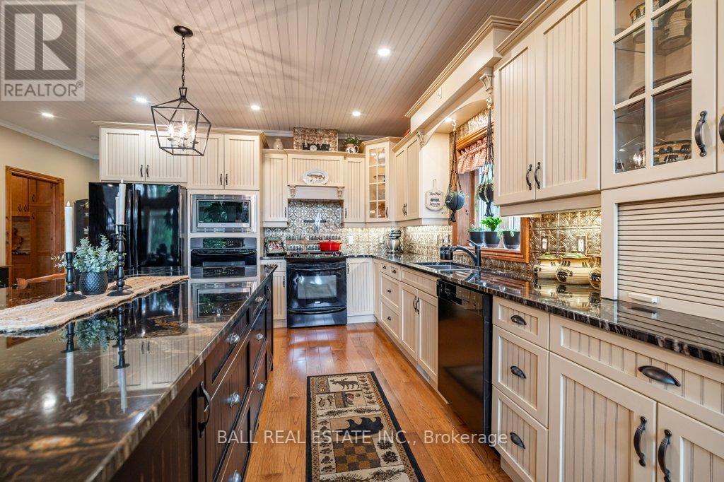 Photo 41 of 32 Shadowood Lane, North Kawartha ON