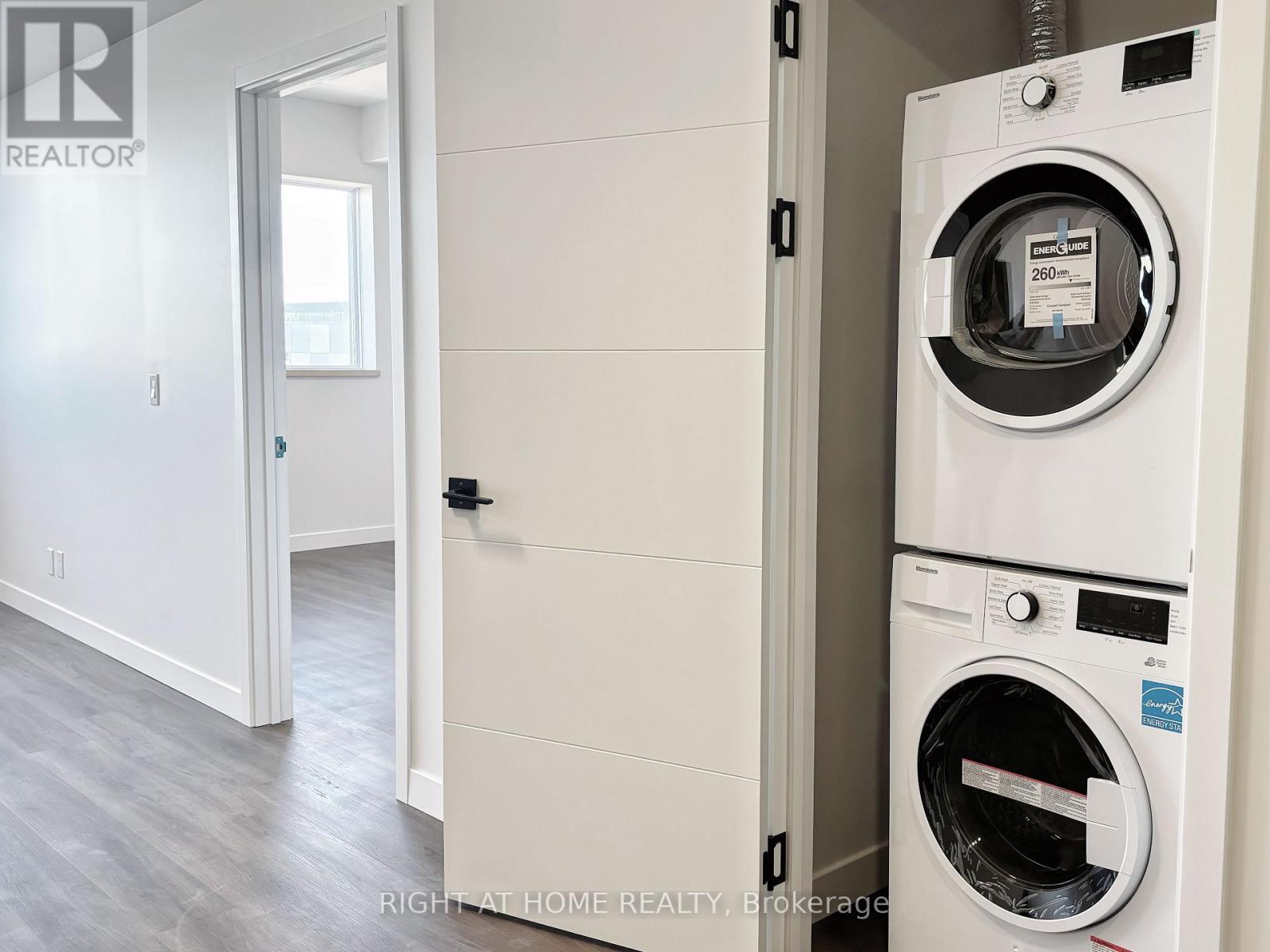 Photo 3 of 607 399 Winston Avenue, Ottawa ON