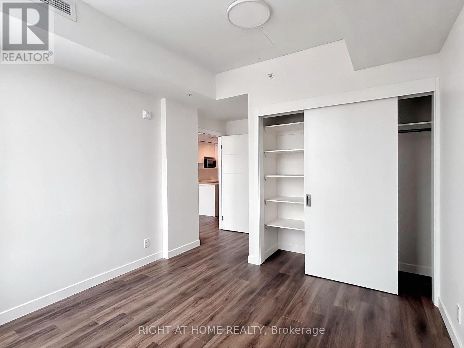Photo 14 of 607 399 Winston Avenue, Ottawa ON
