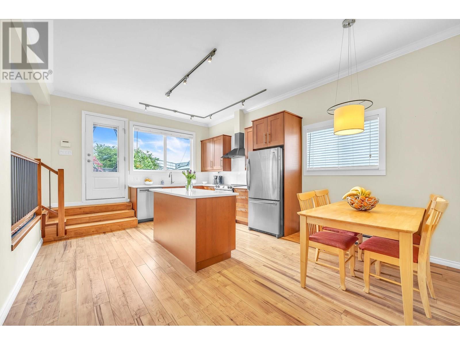 Photo 13 of 1016 E Pender Street, Vancouver BC