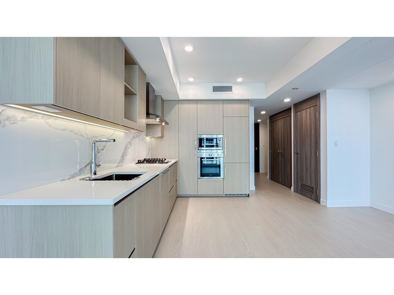 Photo 6 of 1508 13778 100 Avenue, Surrey BC