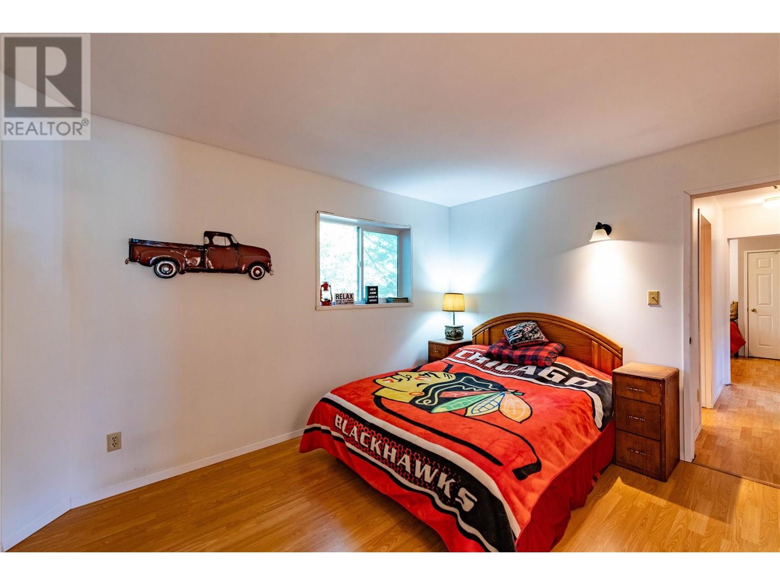 9848 6 Highway, Salmo