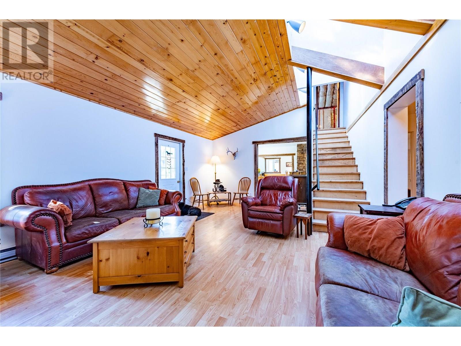 9848 6 Highway, Salmo