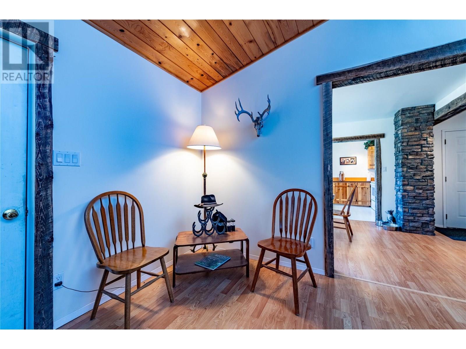 9848 6 Highway, Salmo