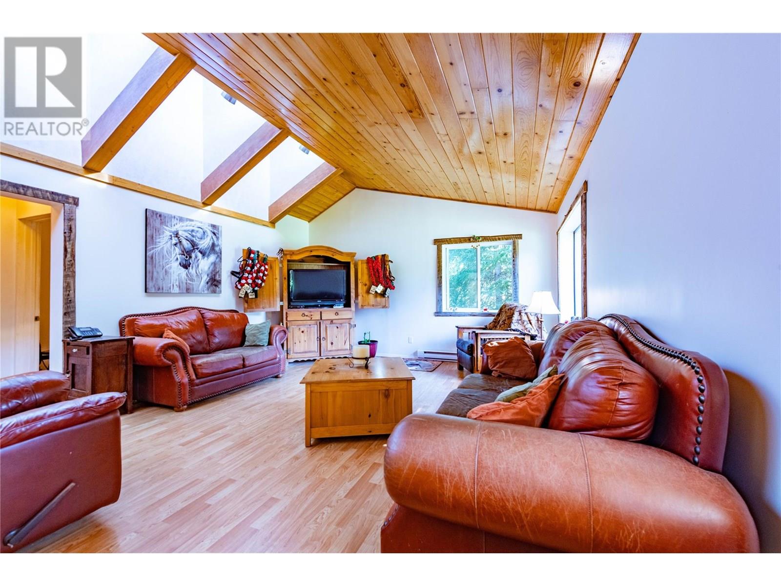 9848 6 Highway, Salmo