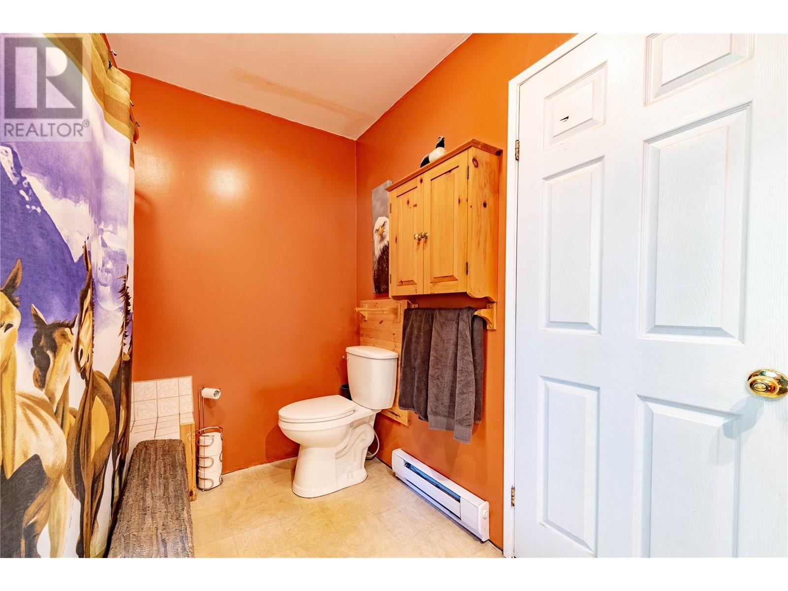 9848 6 Highway, Salmo