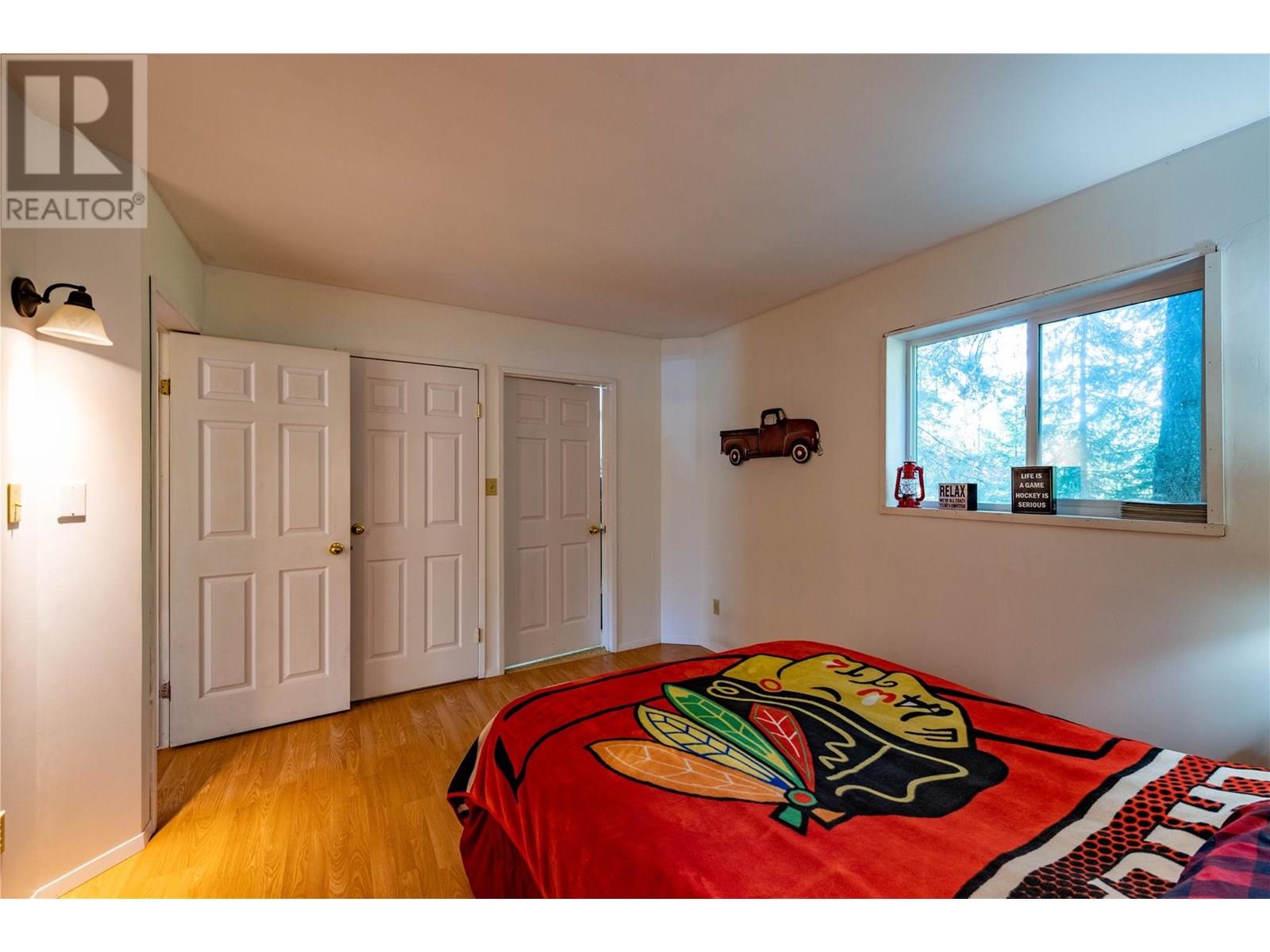 9848 6 Highway, Salmo