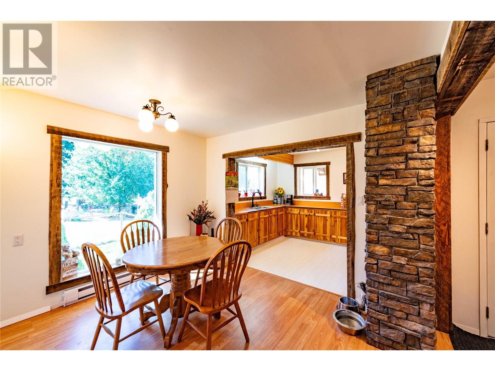 9848 6 Highway, Salmo