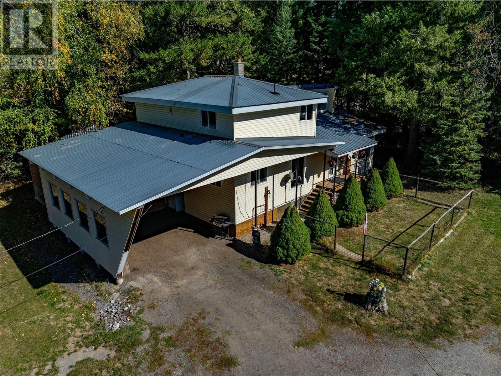 9848 6 Highway, Salmo