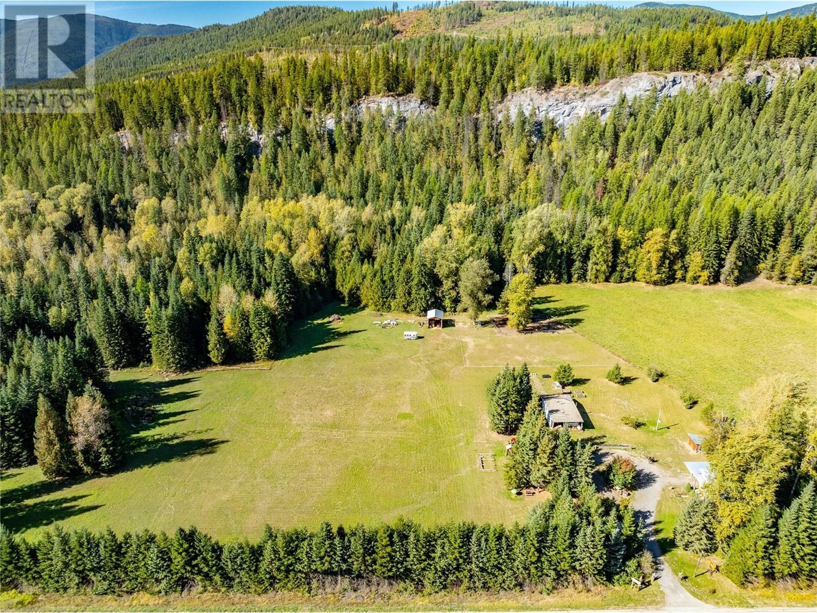 9848 6 Highway, Salmo