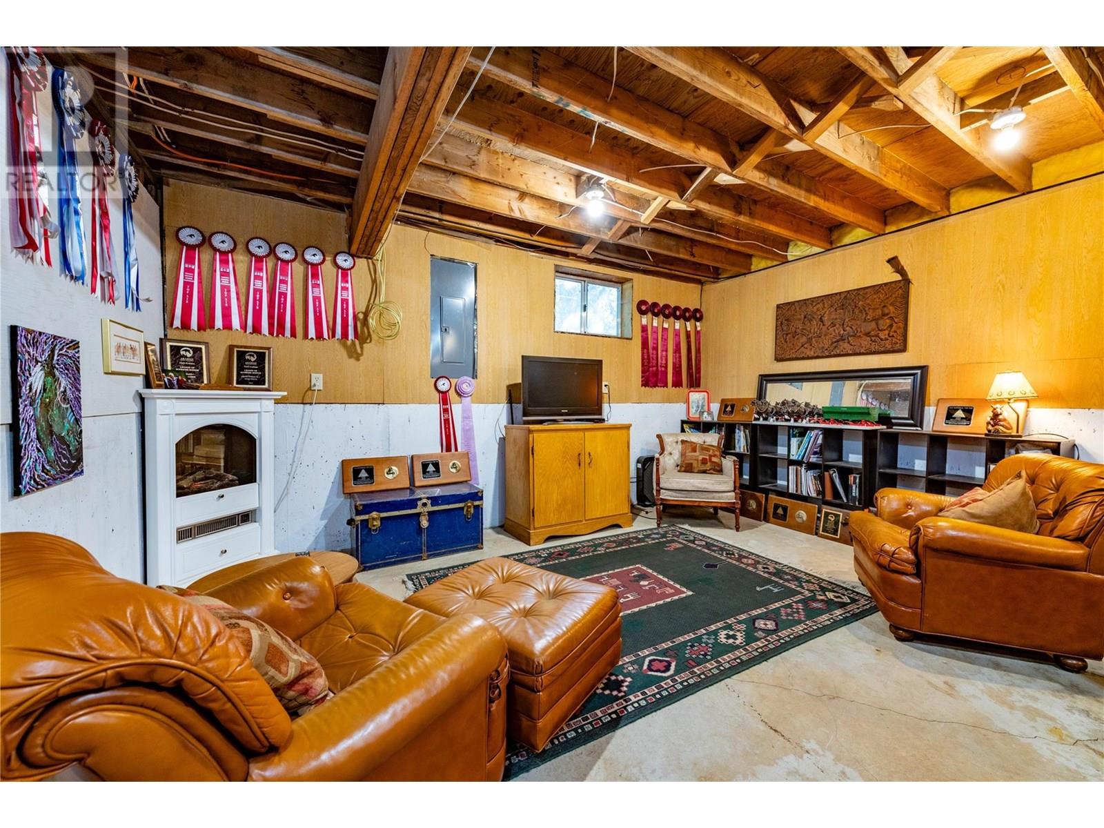 9848 6 Highway, Salmo
