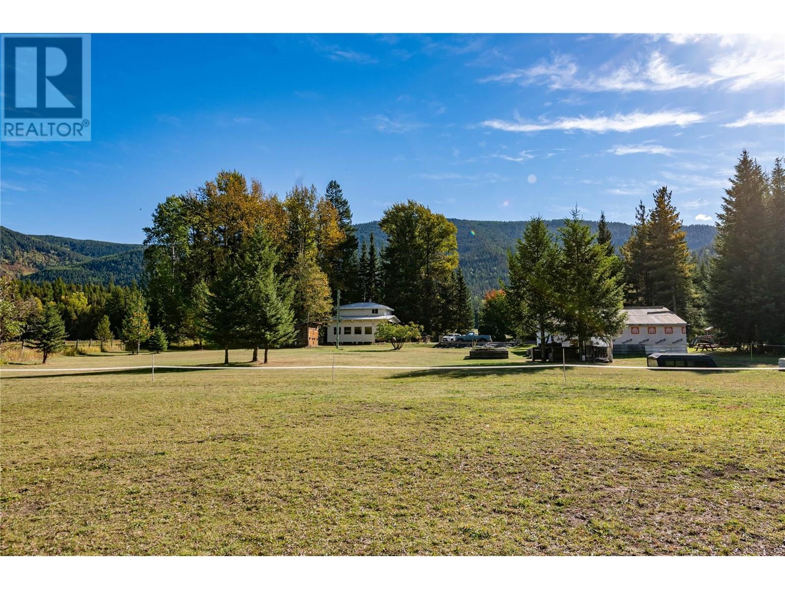 9848 6 Highway, Salmo