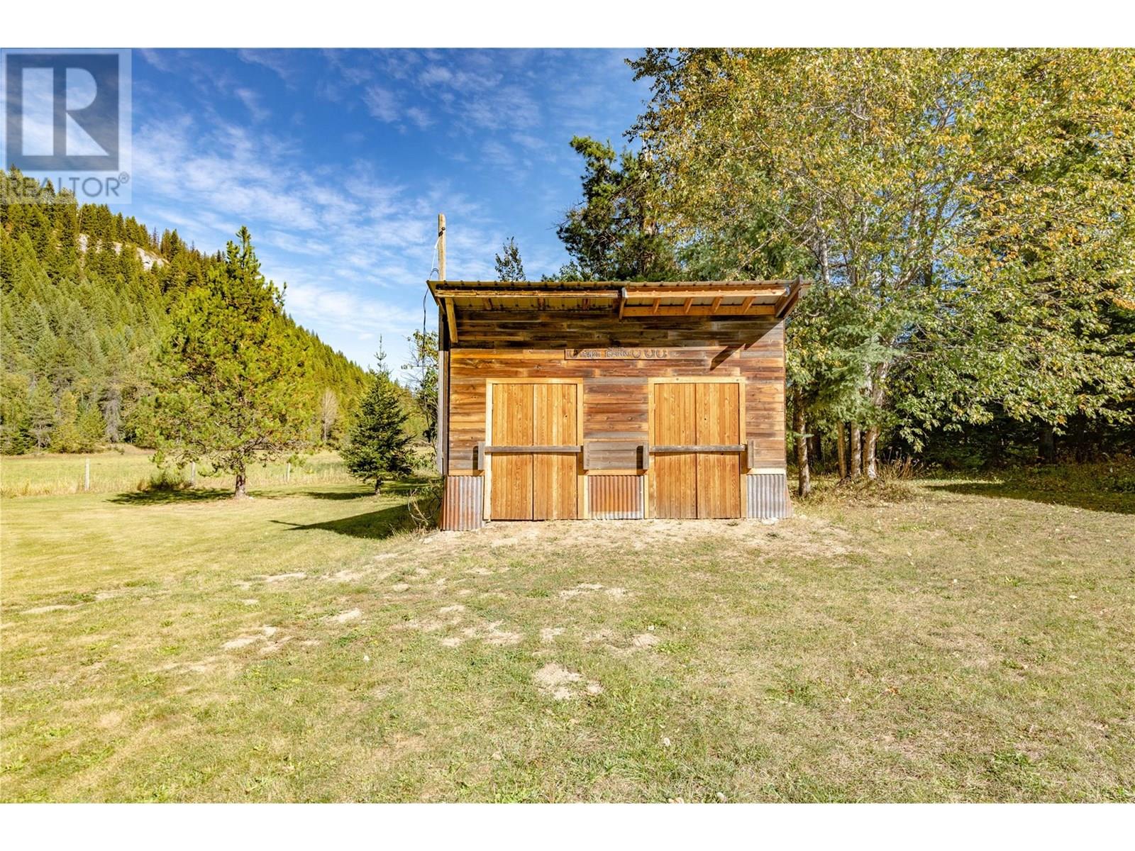 9848 6 Highway, Salmo