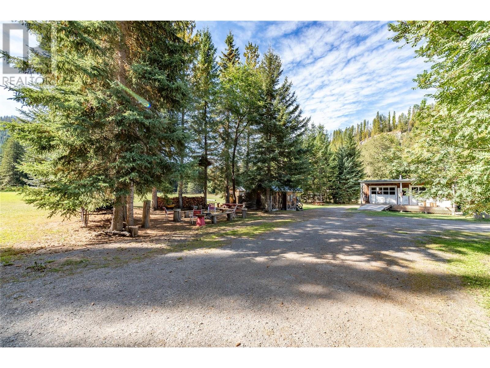 9848 6 Highway, Salmo