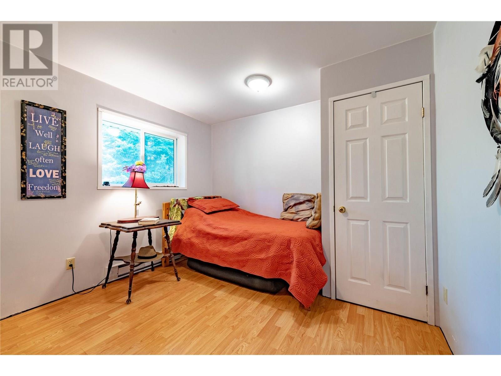 9848 6 Highway, Salmo