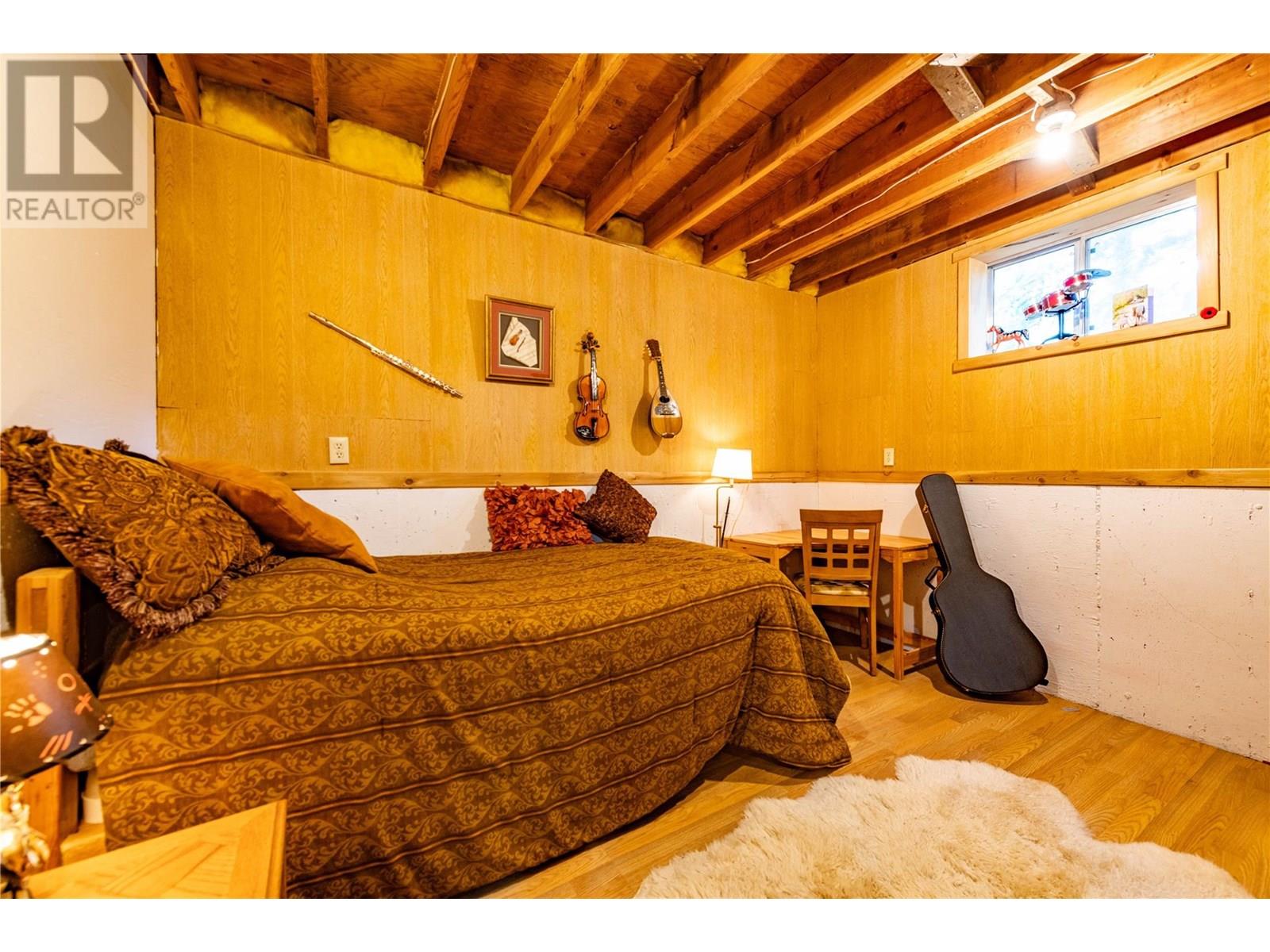 9848 6 Highway, Salmo