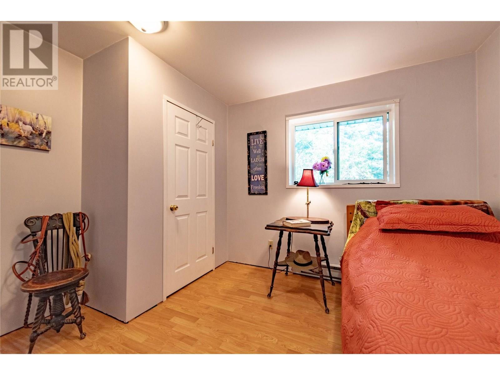 9848 6 Highway, Salmo