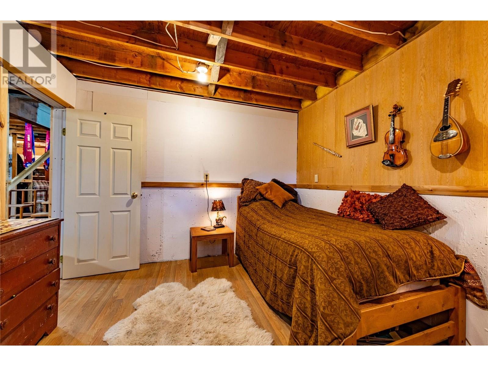 9848 6 Highway, Salmo